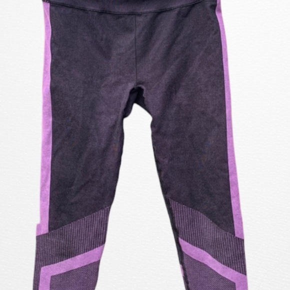 Under Armour
Purple Activewear Capri Leggings, small - Picture 1 of 3